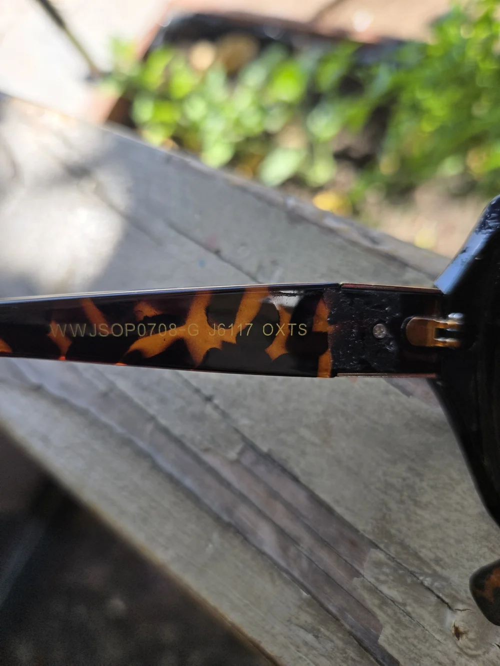 Jessica Simpson Black Frame Sunglasses with Gradient Purple Lenses